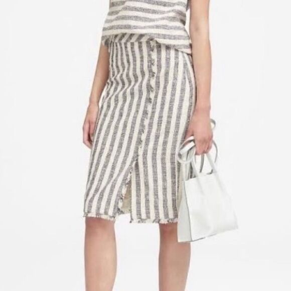 Banana Republic Striped Tweed Midi Skirt Fringe Trim Pencil Blue White Size 10 - Picture 2 of 13